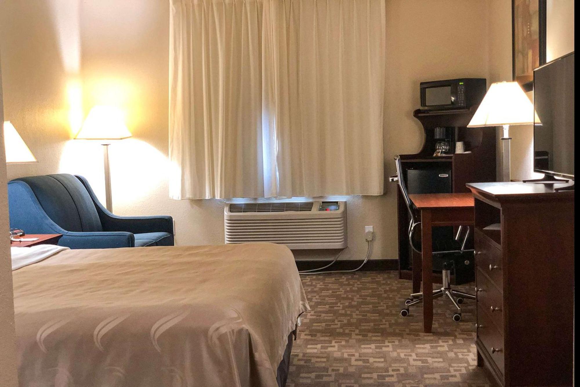 Quality Inn I-70 At Wanamaker Topeka Esterno foto
